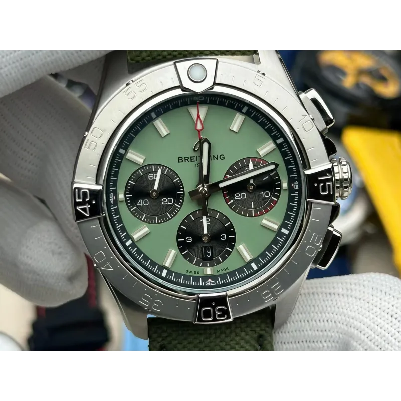 Breitling Avenger B01 Chronograph 44 AB0147101L1X1 Replica - Quadrante Verde
