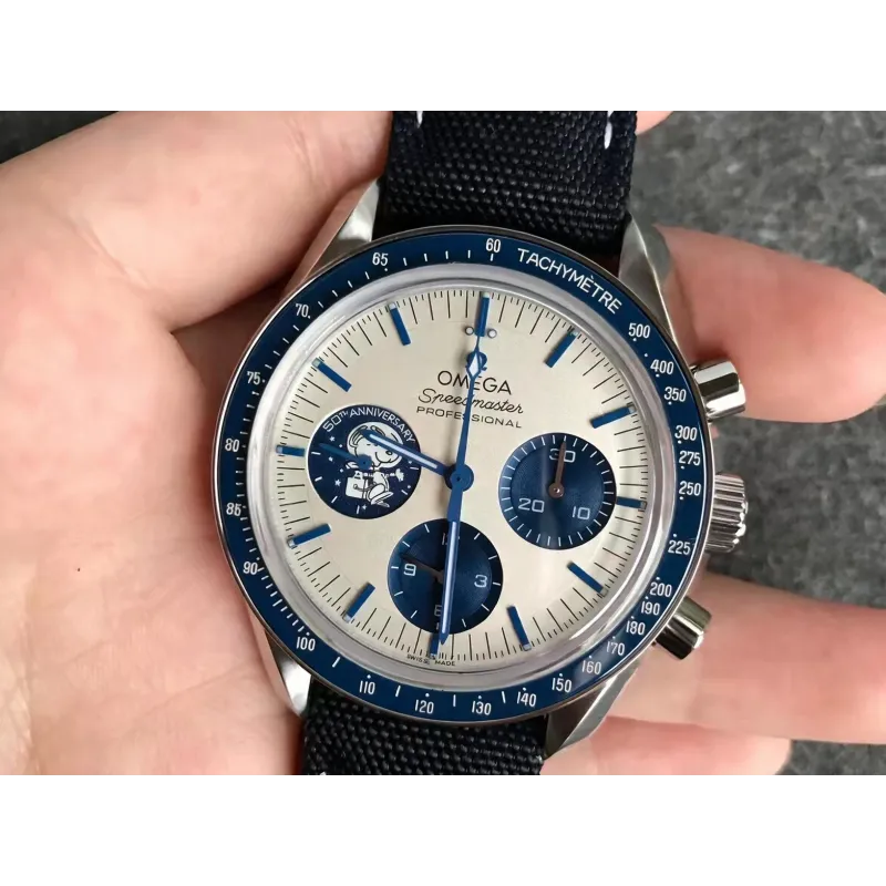 Omega Speedmaster Moonwatch Snoopy 310.32.42.50.02.001 Replica - Quadrante Argento