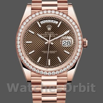 Replica Rolex Day-Date-228345RBR, 40 mm, quadrante marrone cioccolato con motivi diagonali, lunetta con diamanti, Uomo Marrone Cioccolato