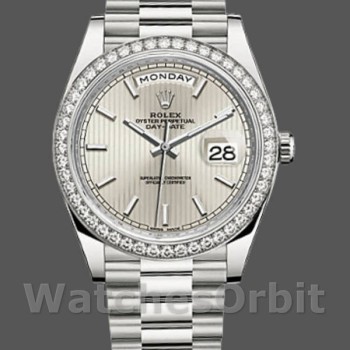 Replica Rolex Day-Date-228349RBR, 40 mm, quadrante argentato con motivo a righe, lunetta con diamanti, Argento Uomo