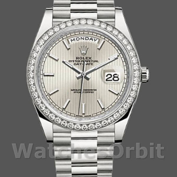 Replica Rolex Day-Date-228349RBR, 40 mm, quadrante argentato con motivo a righe, lunetta con diamanti, Argento Uomo