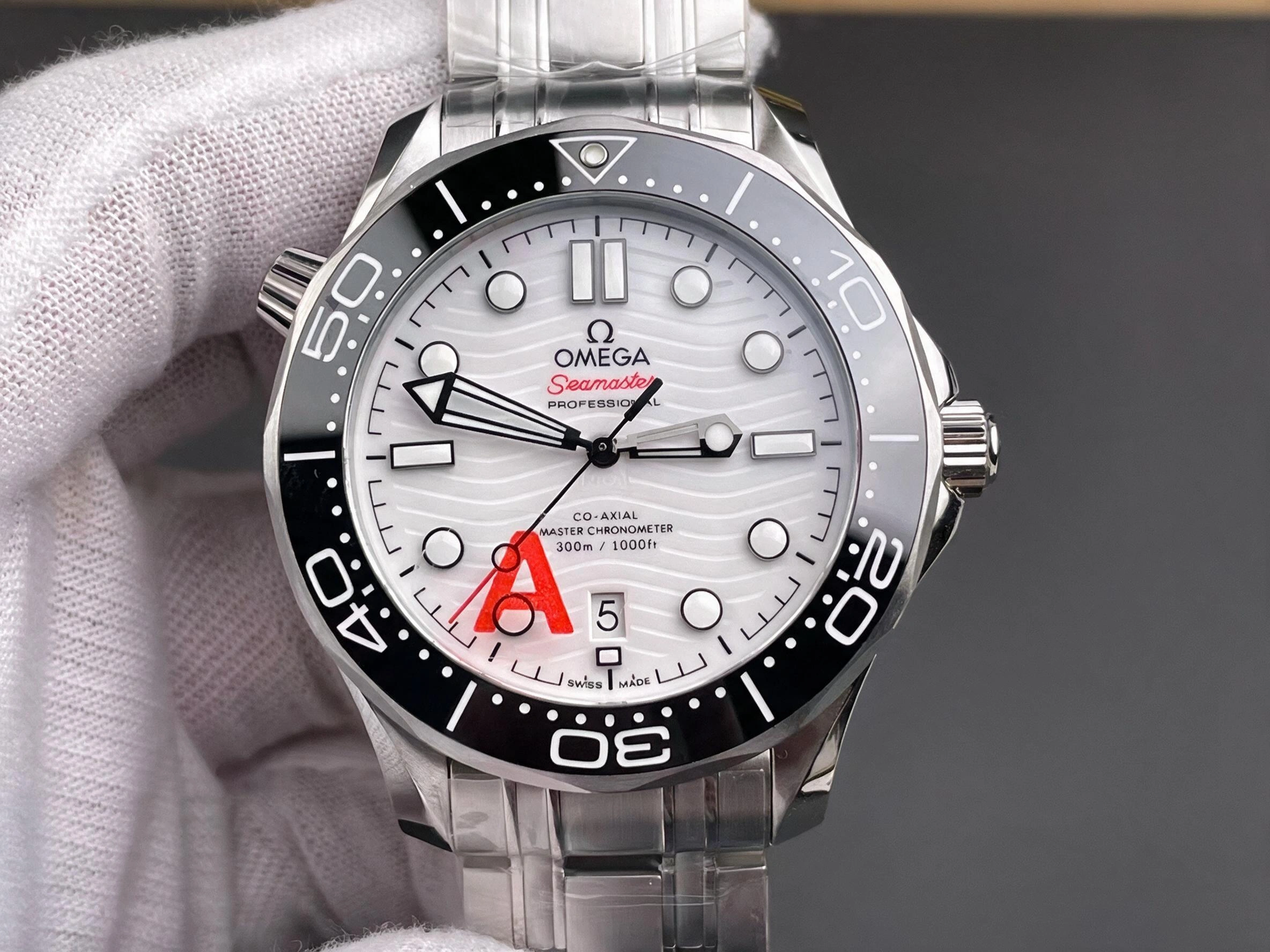 Omega Seamaster Diver 300M ceramica bianca 210.30.42.20.04.001 replica